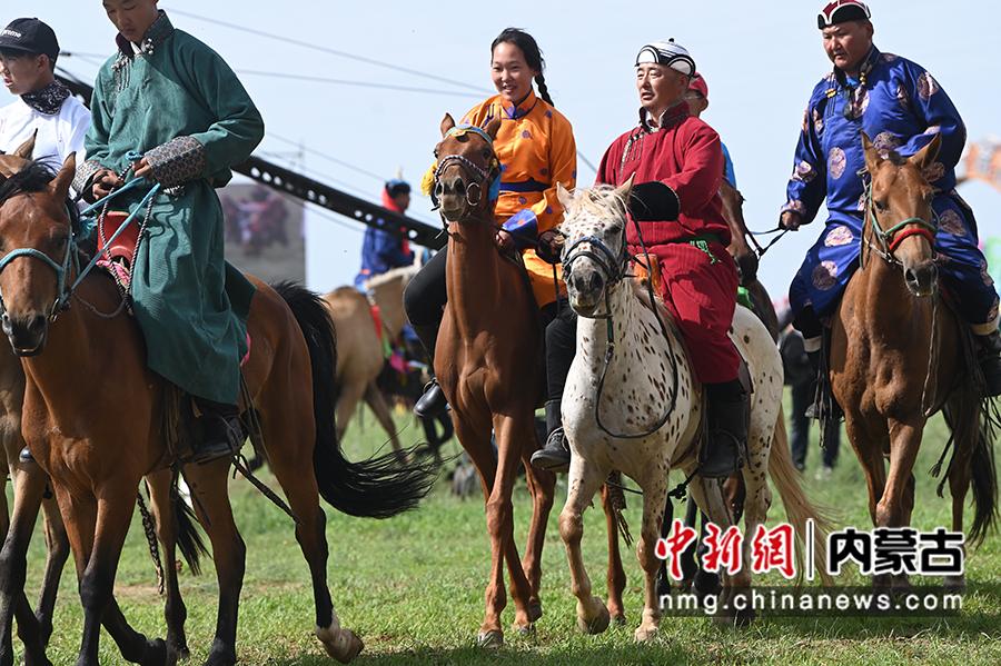 草原穿越之旅，探寻牧民生存智慧之道