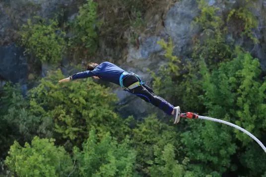 山地探险之旅，挑战自然极限的极致体验