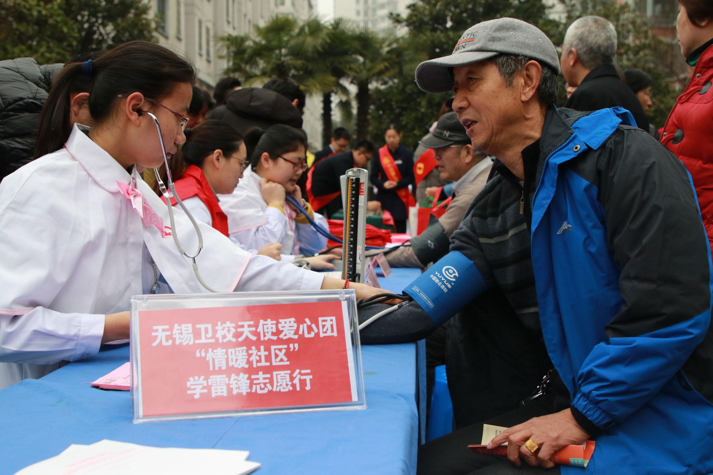 校外志愿活动，培育公益心与责任感的摇篮