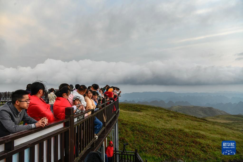 全域旅游助力地方经济腾飞，旅游服务设施全面升级