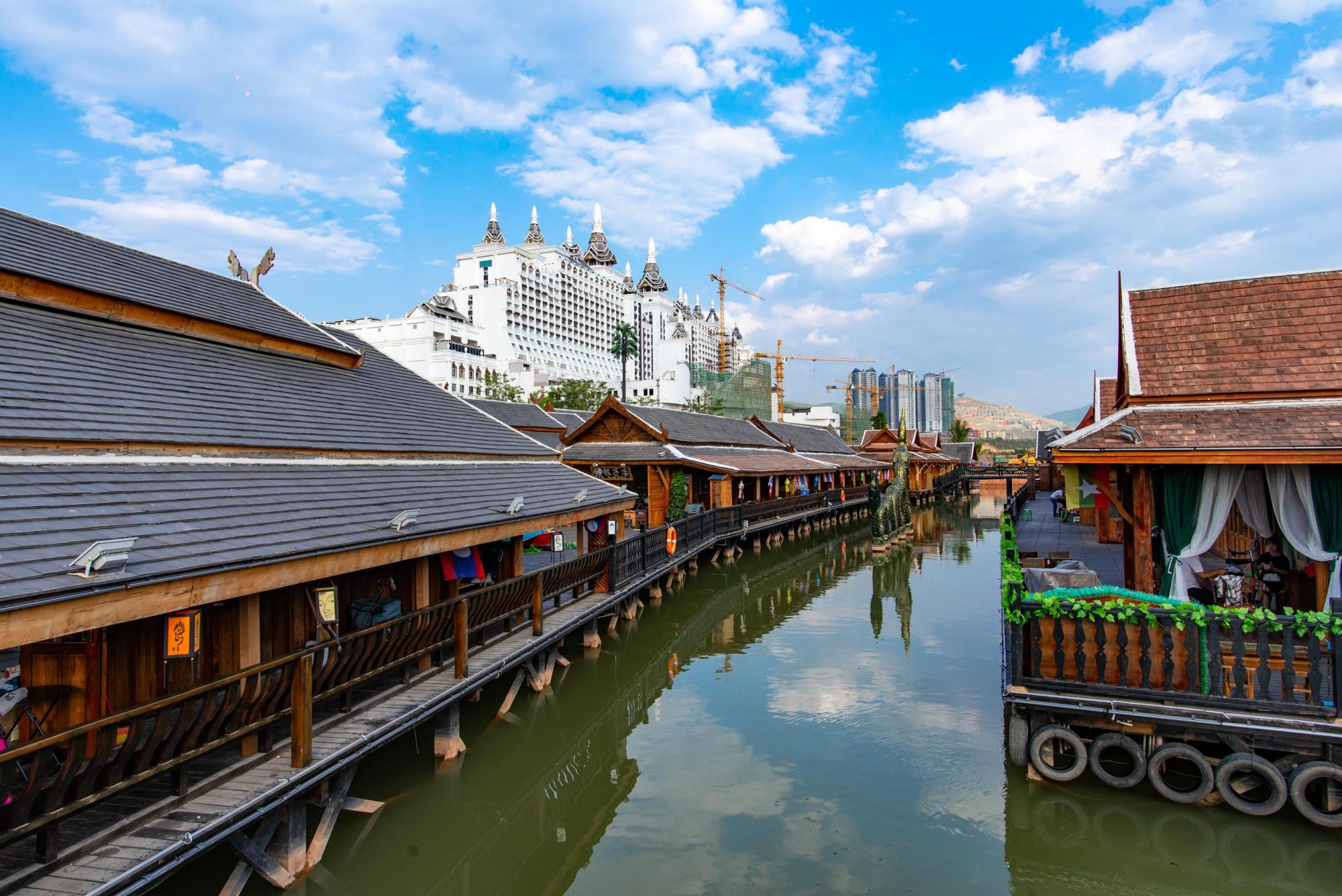 探访全球知名水上市场，独特水域风情与文化魅力之旅