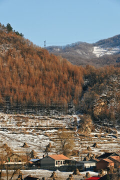 冬日山村静谧与温馨时光