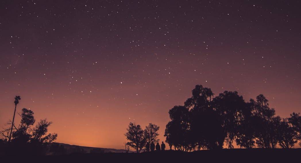 星空露营，沙漠之夜的静谧探险