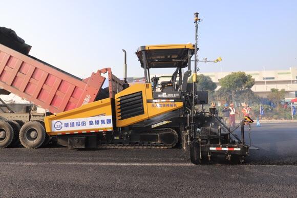 无人驾驶车，推动未来智能交通网络建设的核心力量