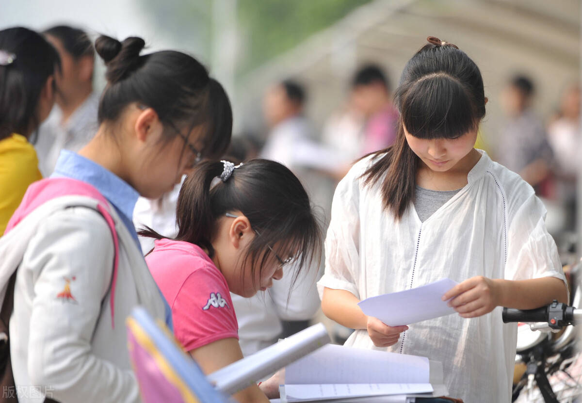 高考改革试点推进下学生适应新模式挑战与应对策略