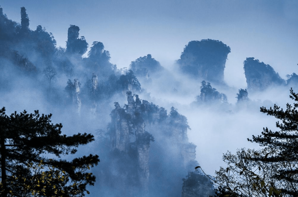 悬崖边美丽餐厅体验，美食与景色交融的极致享受