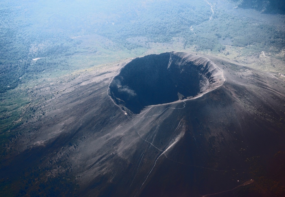 探访史前遗迹，探寻世界最古老火山，揭示地质演变之谜