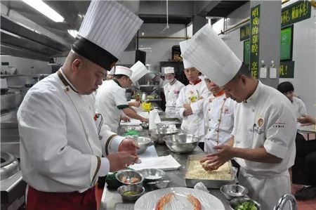 掌握油温精髓，提升烹饪技艺，油温判断与烹饪质量提升攻略