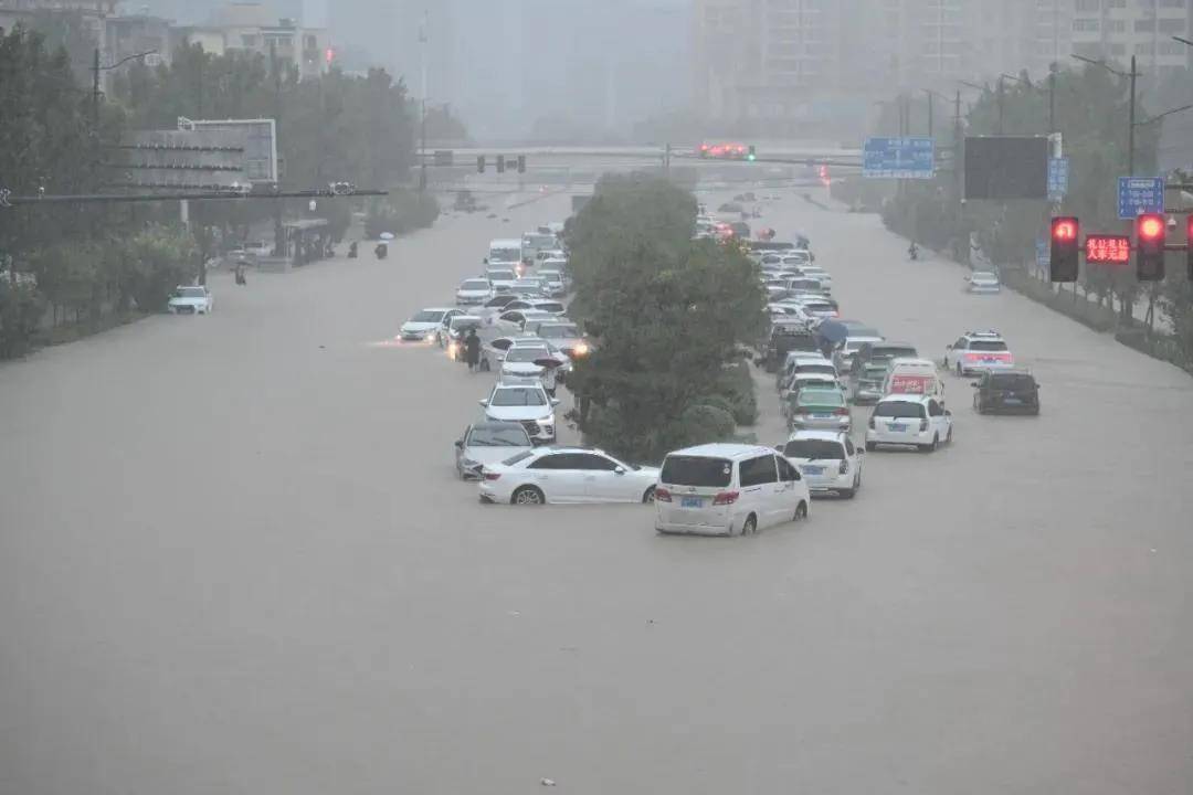 暴雨天气出行安全指南，避免隐患，平安出行