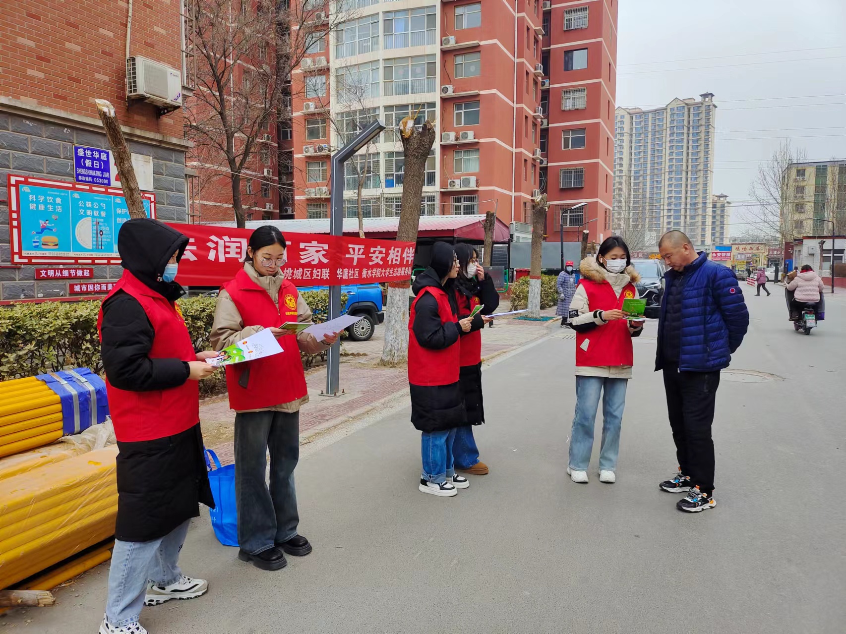 社区志愿服务热潮高涨，居民参与度显著提升