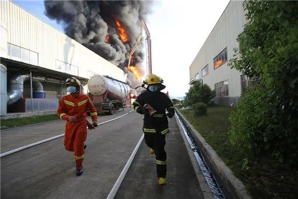 一线城市商品住宅市场繁荣解读，12月商品住宅价格环比上涨现象分析